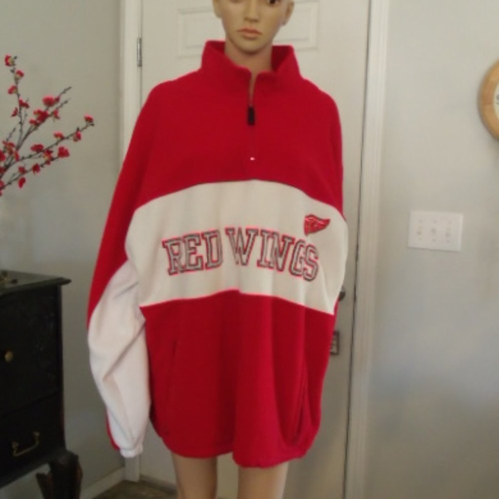 XXL - Gently Used Soft Red Wings Pull Over